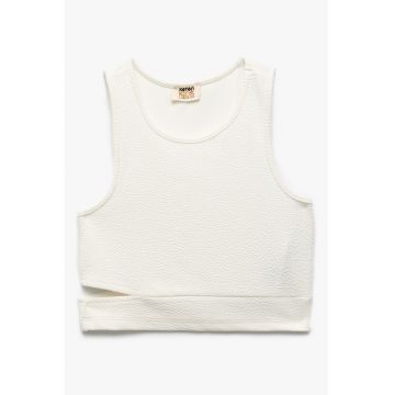 Top crop cu decupaj