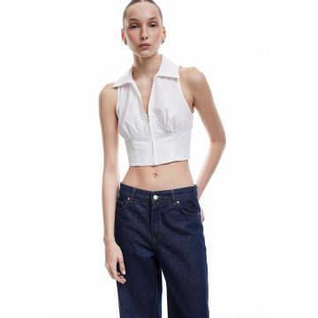 Top crop cu guler ascutit si fermoar