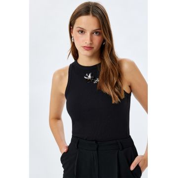 Top cu aplicatie florala - Negru -