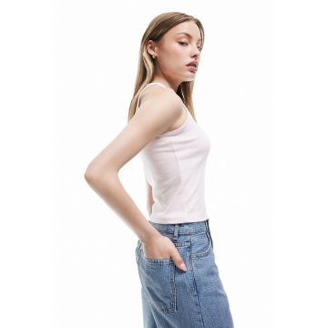 Top slim fit cu decolteu la baza gatului