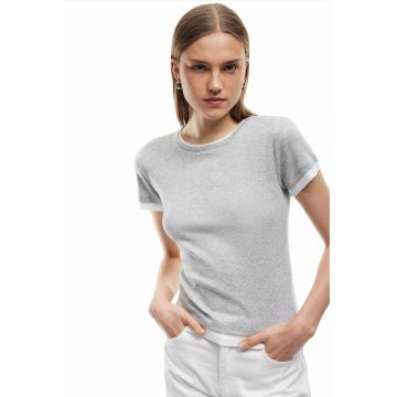 Tricou cambrat cu garnituri contrastante