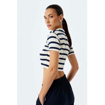 Tricou crop cu dungi