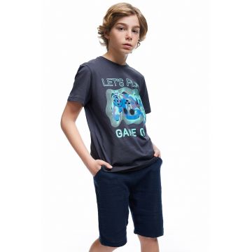 Tricou cu decolteu la baza gatului si imprimeu