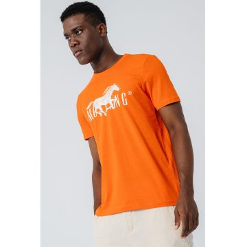Tricou cu decolteu la baza gatului si imprimeu logo