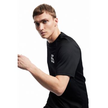 Tricou cu decolteu la baza gatului si imprimeu pe spate