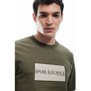 Tricou cu decolteu la baza gatului si imprimeu text