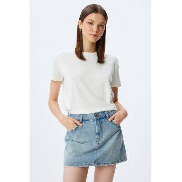 Tricou cu decolteu la baza gatului si maneci cazute