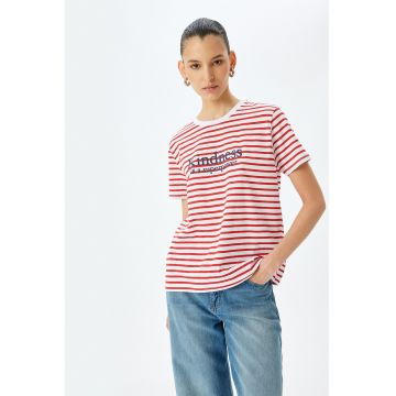 Tricou cu decolteu la baza gatului si model in dungi