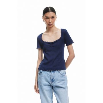 Tricou cu decolteu patrat