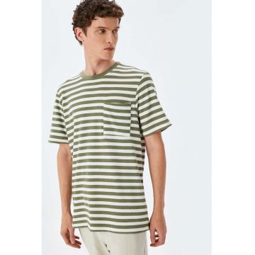 Tricou cu decolteu rotund si dungi