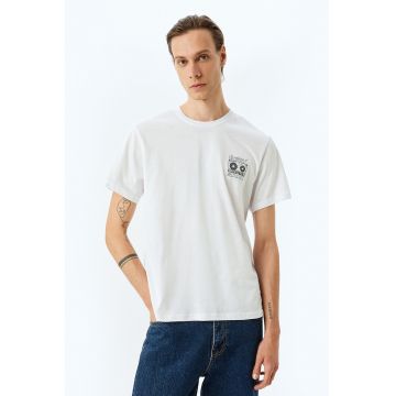 Tricou cu detaliu grafic