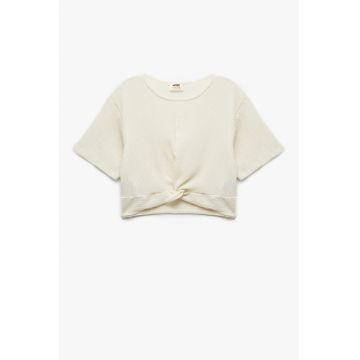 Tricou cu detaliu innodat