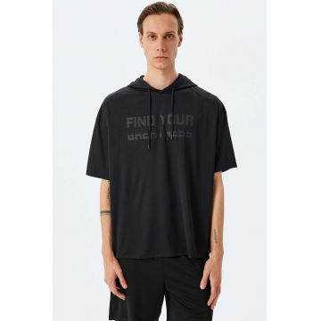 Tricou cu gluga