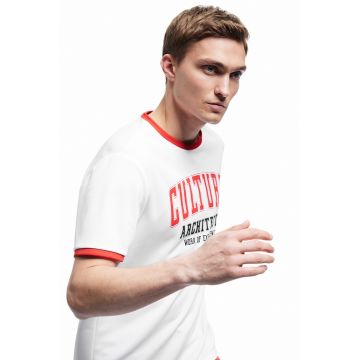 Tricou cu imprimeu si decolteu la baza gatului
