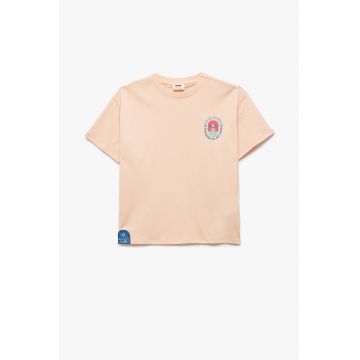 Tricou cu imprimeu si decolteu la baza gatului