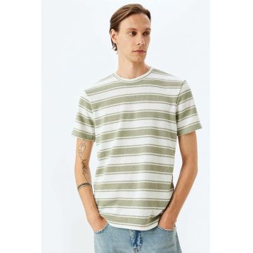 Tricou cu model in dungi