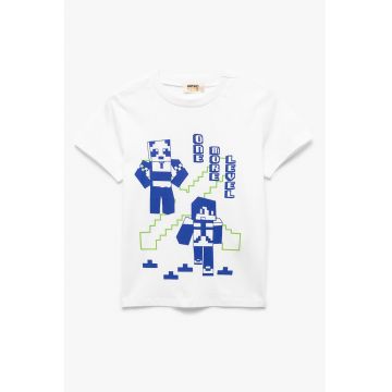 Tricou cu model si decolteu la baza gatului