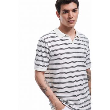 Tricou polo cu model in dungi