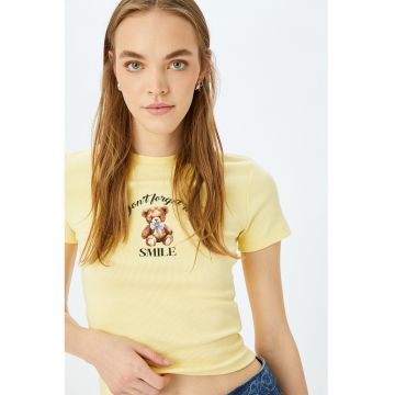 Tricou slim fit cu decolteu la baza gatului si aspect striat