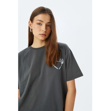 Tricou supradimensionat cu imprimeu pe partea din spate