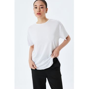 Tricou texturat cu decolteu rotund