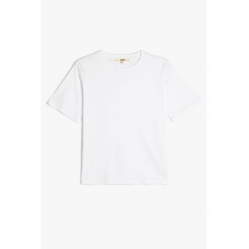 Tricou uni cu decolteu la baza gatului