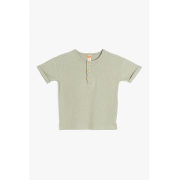 Tricou uni cu fenta cu nasturi