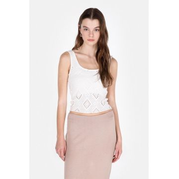 Top cu detalii perforate