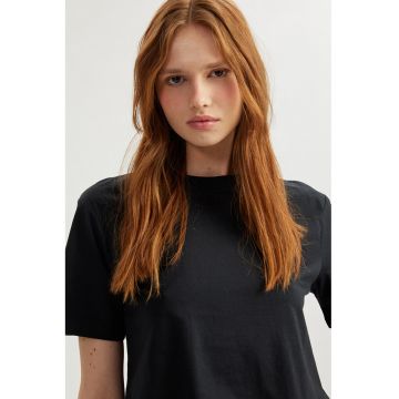 Tricou crop cu decolteu la baza gatului