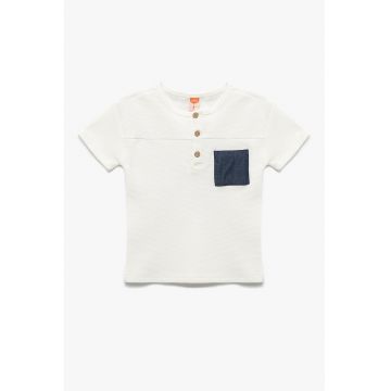 Tricou cu buzunar contrastant pe piept