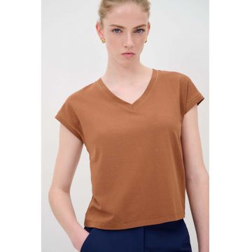 Tricou cu decolteu in V