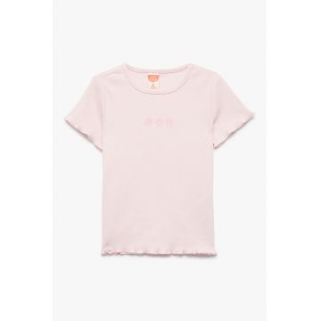 Tricou cu decolteu la baza gatului