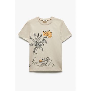 Tricou cu decolteu la baza gatului si imprimeu grafic