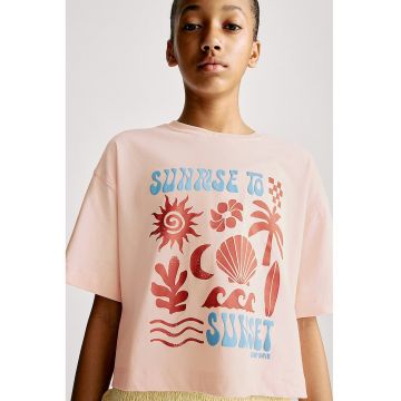 Tricou cu decolteu la baza gatului si imprimeu grafic