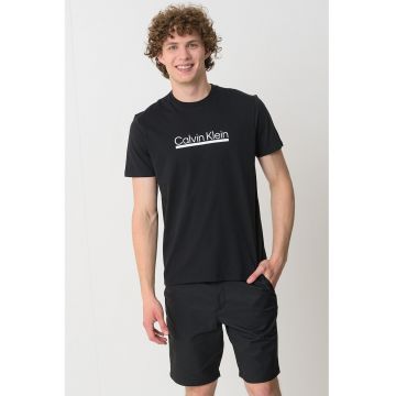 Tricou cu decolteu la baza gatului si imprimeu logo