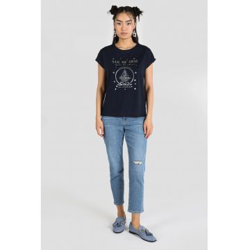 Tricou cu decolteu la baza gatului si imprimeu