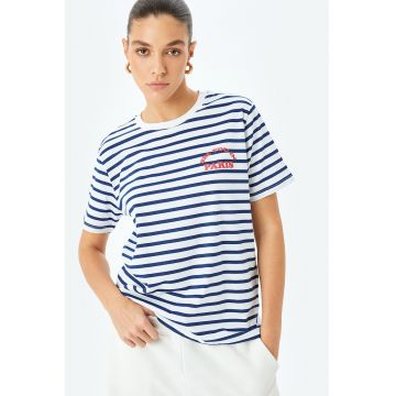 Tricou cu dungi si imprimeu pe piept