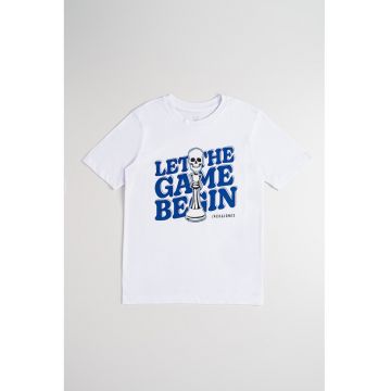 Tricou cu imprimeu text si decolteu la baza gatului