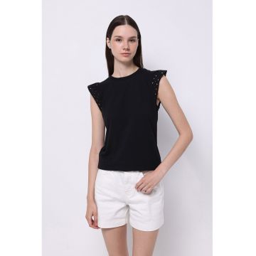 Tricou cu maneci cu perforatii