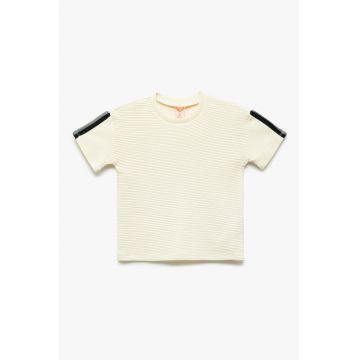 Tricou din bumbac cu decolteu la baza gatului