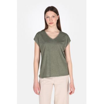 Tricou lejer cu decolteu in V