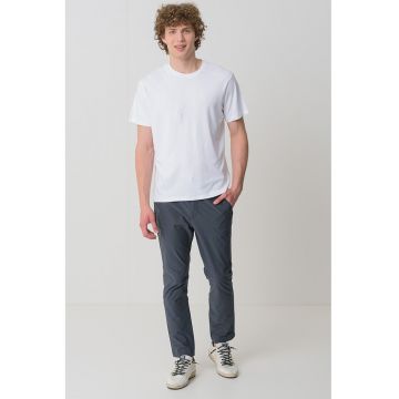 Tricou regular fit cu decolteu la baza gatului