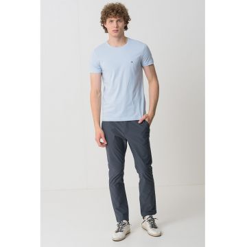 Tricou slim fit cu decolteu la baza gatului
