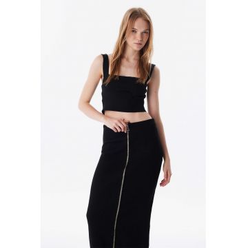 Top crop cu decolteu patrat