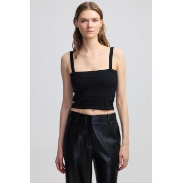 Top crop cu decolteu patrat