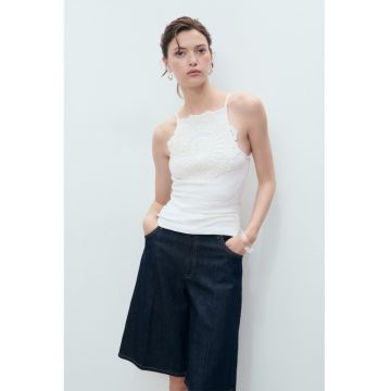 Top din amestec de bumbac cu broderie