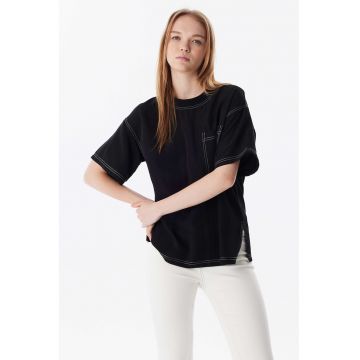 Tricou cu cusaturi contrastante