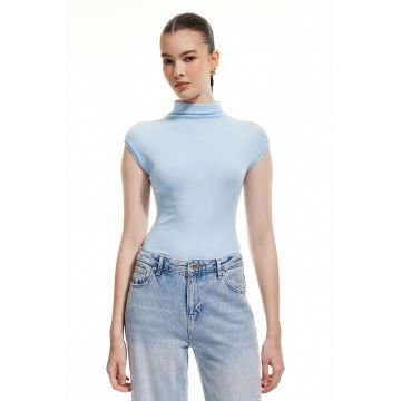 Tricou cu guler scurt