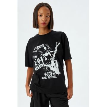Tricou cu model grafic