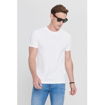 Tricou din amestec de bumbac cu decolteu la baza gatului